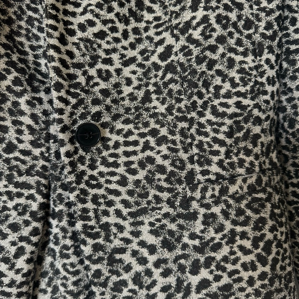 Banana Republic Metallic
Leopard Long Blazer size 4 and matching pants size 2 - Picture 7 of 12